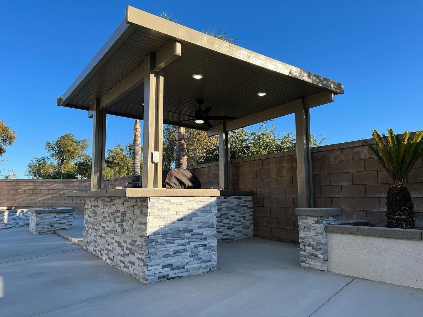 Gallery photos for Transform Your Backyard with Sleek Outdoor Kitchen: Image #1